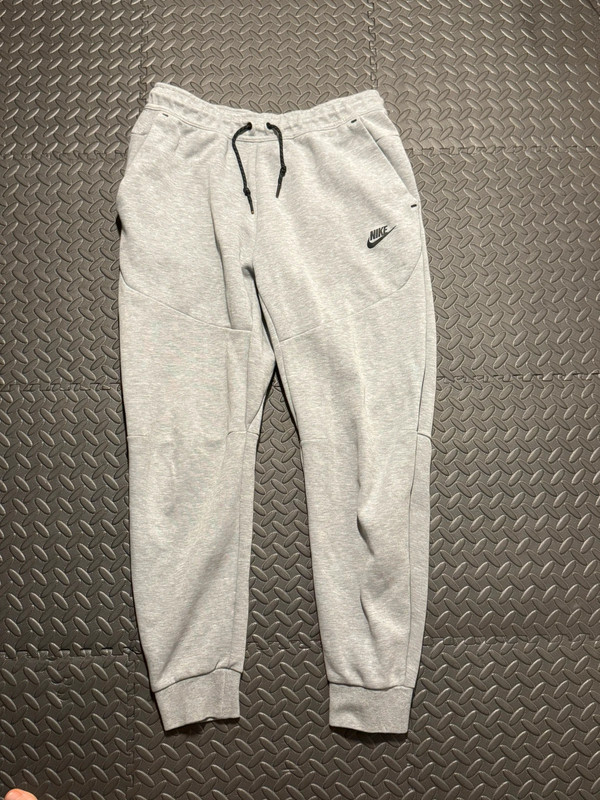 Spodnie dresowe Nike tech fleece w rozmiarze M 1