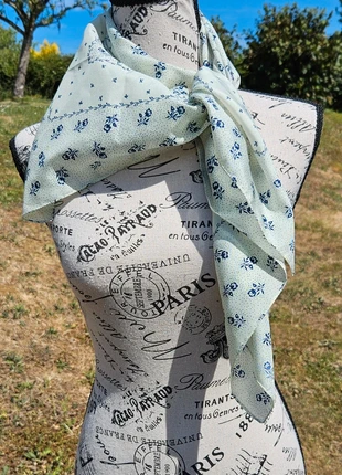 Foulard vert crème très pastel à fleurs bleues, estado: Muy bueno, 1,00 €, 1,75 € Protección al comprador incluida