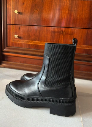 Botines negros de Mango, marca: Mango, estado: Muy bueno, tamaño: 38, 10,00 €, 11,20 € Protección al comprador incluida