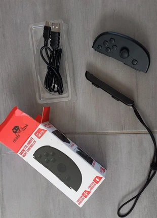 Manette switch, brand: freaks geeks, condizioni: Buone, €10.00, €11.20 include la Protezione acquisti