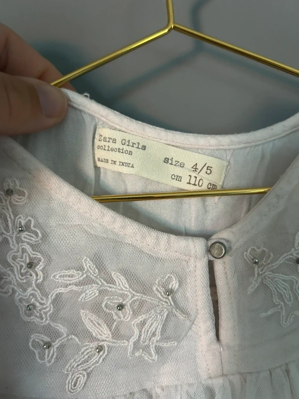 Robe Zara taille 4 ans en bon état - photo numéro 2