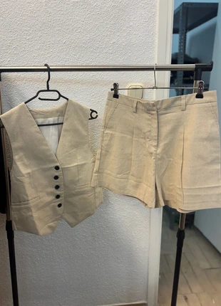 Conjunto de chaleco y bermudas beige. Talla M, brand: Local, condizioni: Nuovo con cartellino, taglia: M / IT 42 / EU 38, €22.00, €23.80 include la Protezione acquisti