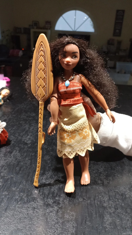Disney Moana/Vaiana Singing Doll With light up Necklace (RARE)