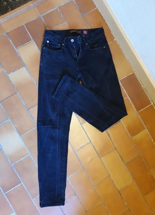 Jean noir Superdry W30L32, merk: Superdry, staat: Heel goed, maat: L / 40 / 12, € 10,00, € 11,20 inclusief Kopersbescherming