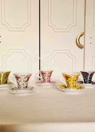 5 Tazas de Café y platos de diseño multicolor flores y mariposas en perfecto estado, marca: Porcelana, estado: Novo sem etiquetas, €22.00, €23.80 inclui Proteção do Comprador