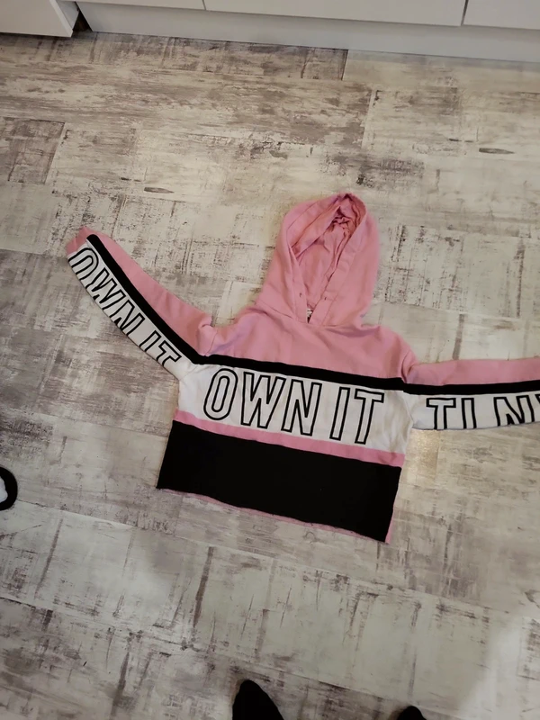 Sweat shirt à capuche court