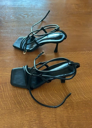 Chaussures à talons noires, marque: Shein, état: Neuf sans étiquette, taille: 39.5, 6,00 €, 7,00 € Protection acheteurs incluse