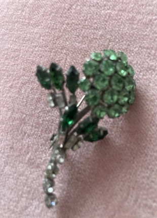 Antique Dita Green stone floral brooch, brand: Reclaimed Vintage, condition: Very good, £18.00, £19.60 includes Buyer Protection