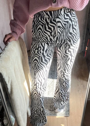 Zebra flair broek, merk: Shein, staat: Nieuw zonder prijskaartje, maat: S / 36 / 8, € 6,00, € 7,00 inclusief Kopersbescherming