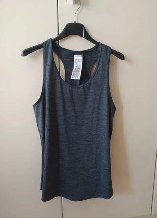 Canotta grigia Decathlon yoga fitness, brand: Decathlon, condizioni: Ottime, taglia: M / IT 42 / EU 38, €2.00, €2.80 include la Protezione acquisti