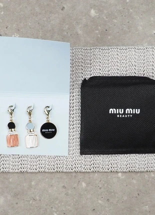 Set de 3 charms Miu Miu, marke: Miu Miu, zustand: Neu, mit Etikett, 50,00 €, 53,20 € beinhaltet Vinted-Käuferschutz Pro