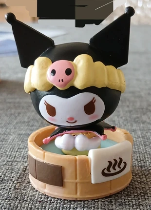 Figurine Kuromi bain Très bon état, marke: Sanrio, zustand: Sehr gut, größe: Frühchen, bis 44, 3,00 €, 3,85 € inklusive Vinted-Käuferschutz