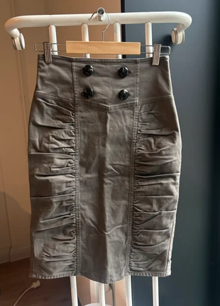 Ruched pencil skirt, marca: MNG Casual, estado: Muito bom, tamanho: XS / 34 / 6, €12.00, €13.30 inclui Proteção do Comprador