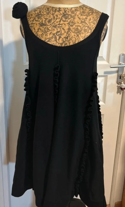Sonia Rykiel robe noire avec rose taille S