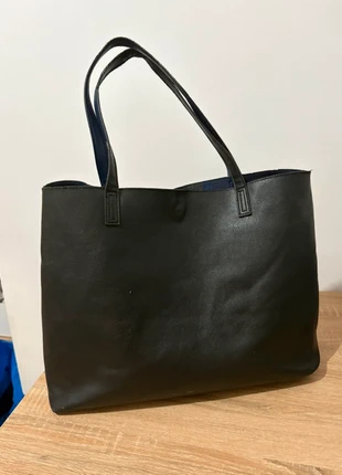 Sac réversible H&M – Noir uni / Bleu à fleurs, marca: H&M, estado: Muy bueno, 3,50 €, 4,38 € Protección al comprador incluida