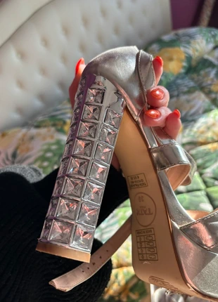 Scarpe con tacco alto argento, marque: TATÁ, état: Très bon état, taille: 39, 3,00 €, 3,85 € Protection acheteurs incluse