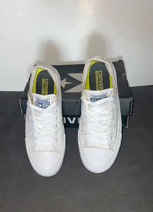 Converse Chuck Taylor Il 37 Blanc en très bon état, brand: Converse, condition: Very good, size: 37, €28.00, €30.10 includes Buyer Protection