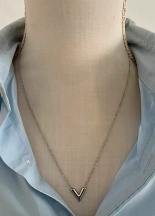 Collier Argenté en Acier Inoxydable Pendentif V / Ajustable, condition: New with tags, €8.00, €9.10 includes Buyer Protection Pro