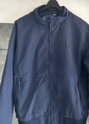 blouson bleu marine Fila M , marke: FILA, zustand: Sehr gut, größe: M, 10,00 €, 11,20 € inklusive Vinted-Käuferschutz