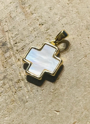 Pendentif en plaqué or 18k et nacre, marca: PENDENTIF NACRE, estado: Nuevo sin etiquetas, 7,00 €, 8,05 € Protección al comprador Pro incluida