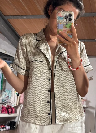 Camicia tipo raso panna nera geometrica donna leggera comoda fresca estiva estate, brand: COQUETTE, condizioni: Ottime, taglia: S / IT 40 / EU 36, €10.00, €11.20 include la Protezione acquisti