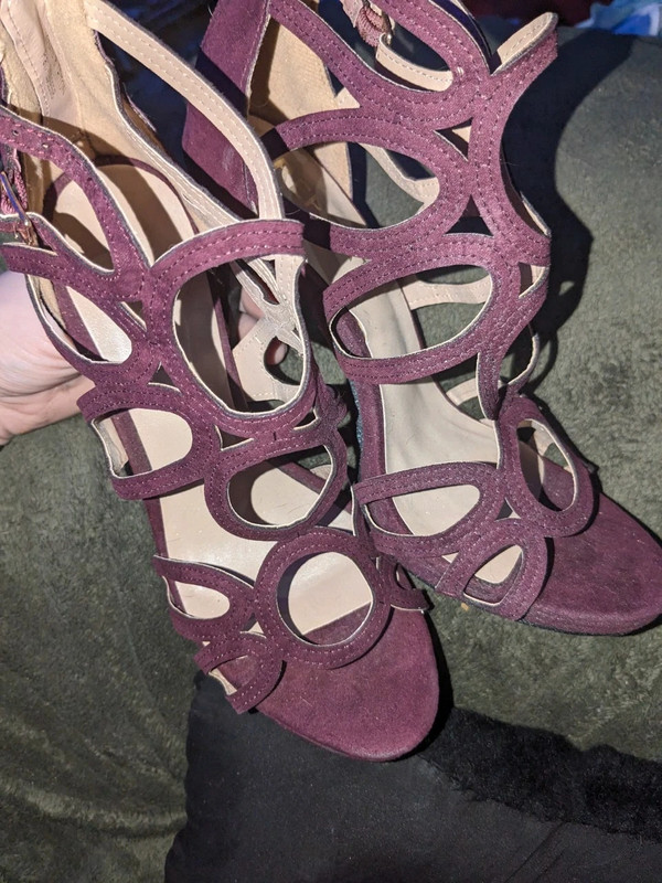 Maroon heels 4