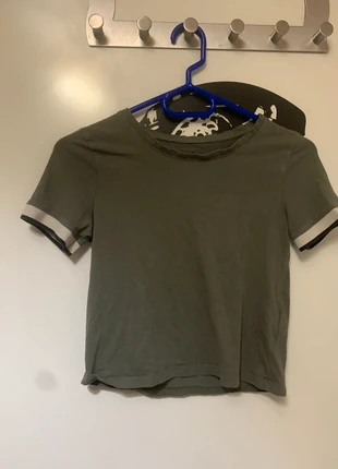 T-shirt H&M, marca: H&M, estado: Muito bom, tamanho: 10 anos / 140 cm, €1.50, €2.28 inclui Proteção do Comprador Pro