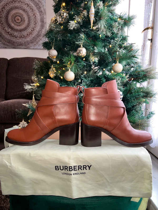 Burberry boots outlet discount