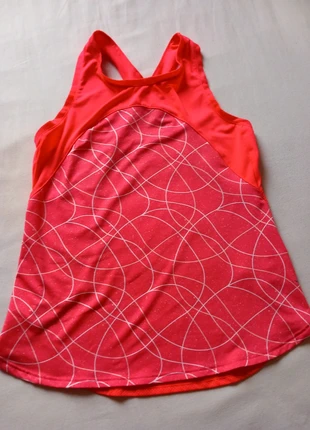 T-shirt sans manches. Bretelles croisées dans le dos, condition: Very good, size: 10 years / 140 cm, €3.00, €3.85 includes Buyer Protection