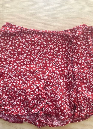 Jupe short zara rouge , marque: Zara, état: Très bon état, taille: M / 38 / 10, 10,00 €, 11,20 € Protection acheteurs incluse