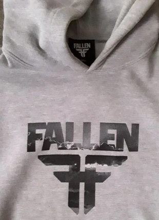 Hood insignia disturbed grey, brand: Fallen, condizioni: Nuovo senza cartellino, taglia: S, €18.00, €19.60 include la Protezione acquisti