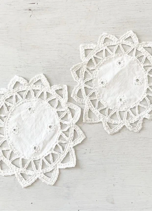 Lot de 2 Dessous de verre brodés en lin blanc vintage, marque: Vintage, état: Très bon état, 12,00 €, 13,30 € Protection acheteurs (Pro) incluse
