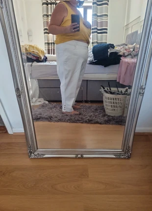 White crop trousers, brand: Bonmarché, condition: Very good, size: 6XL / UK 40-42, £3.50, £4.38 includes Buyer Protection