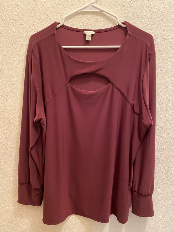 Size 18/20 long sleeve with cute cutout in front 1