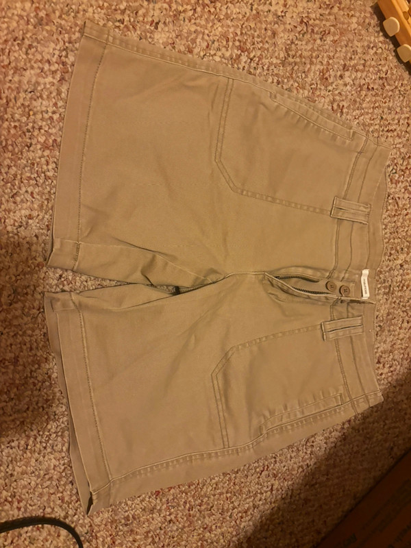 khaki shorts 1