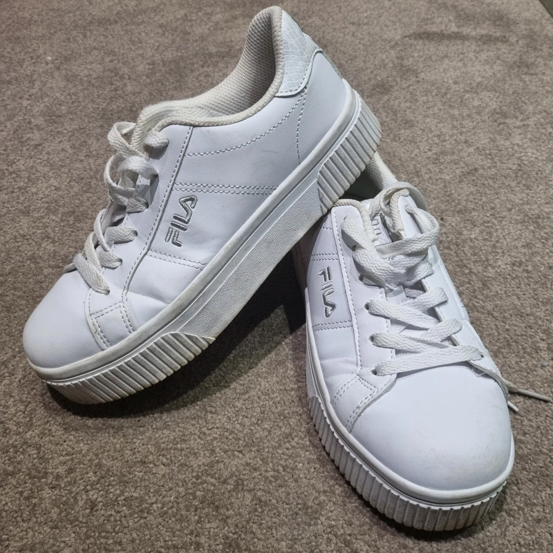 White fila clearance platform trainers