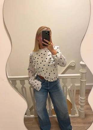 Loavies witte blouse met zwarte polka dots, marque: Loavies, état: Neuf sans étiquette, taille: XS / 34 / 6, 20,00 €, 21,70 € Protection acheteurs incluse