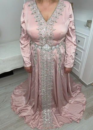 Caftan neuf taille 44/46, staat: Nieuw zonder prijskaartje, maat: XXL / 44 / 16, € 240,00, € 252,70 inclusief Kopersbescherming