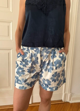 Moschino Kurze Hose mit Blumenmuster, marque: Love Moschino, état: Très bon état, taille: S / 36 / 8, 10,00 €, 11,20 € Protection acheteurs incluse