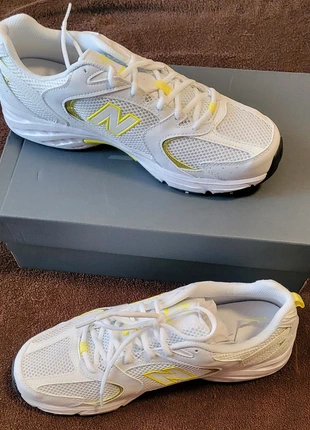 New Balance 530 - blanches avec jaune, brand: New Balance, condizioni: Nuovo con cartellino, taglia: 44,5, €80.00, €84.70 include la Protezione acquisti