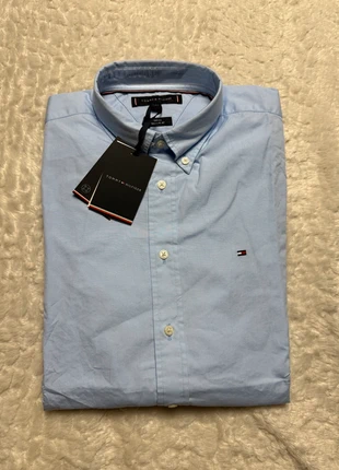 Chemise Tommy Hilfiger bleu clair • Taille S • Neuf, marque: Tommy Hilfiger, état: Neuf avec étiquette, taille: S, 70,00 €, 74,20 € Protection acheteurs (Pro) incluse