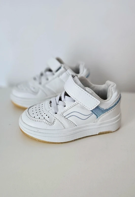 Basket blanche Pointure 22 - photo numéro 2