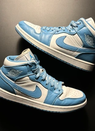 Baskets Nike Air Jordan 1 Retro Mid Taille 42 blanc et bleu clair, brand: Nike, condition: Very good, size: 42, €49.00, €52.15 includes Buyer Protection Pro