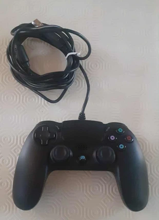 Manette PS4 Playstation 4 Filaire Noire, brand: freaks geeks, condizioni: Ottime, €15.00, €16.45 include la Protezione acquisti