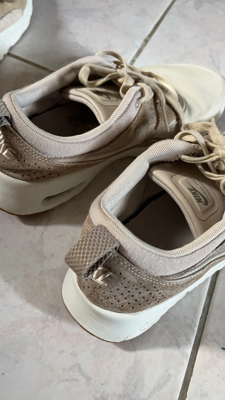 Nude nike thea deals