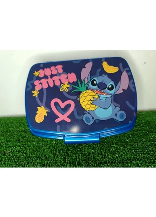 Fiambrera rectangular Stitch 💙, brand: Stitch, condizioni: Nuovo senza cartellino, taglia: 4 anni / 104 cm, €7.50, €8.58 include la Protezione acquisti