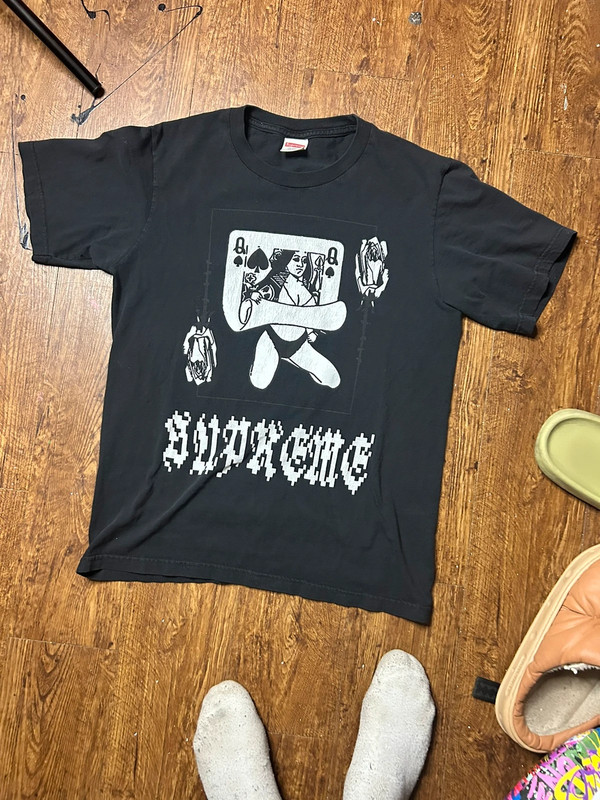 Supreme queen tee shop
