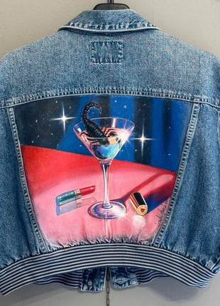 Giacca di Jeans customizzata dipinta a mano Vintage Denim 'Scorpio last temptation', merk: Buffalo, staat: Heel goed, maat: M / 38 / 10, € 250,00, € 263,20 inclusief Kopersbescherming