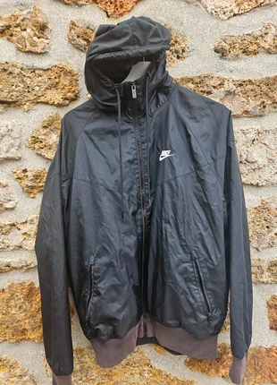 Veste Nike Sportswear Windrunner noire - Très bon état - Taille S, marque: Nike, état: Très bon état, taille: S, 15,00 €, 16,45 € Protection acheteurs incluse