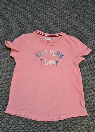Tommy Hilfiger t-shirt maat 104, merk: Rook, staat: Heel goed, maat: 4 jaar / 104 cm, € 6,50, € 7,53 inclusief Kopersbescherming